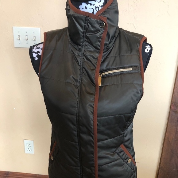 Olive Puffer Vest - Picture 7 of 7